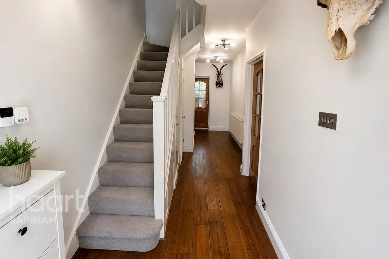 Lambs Lane South, Rainham, RM13, photo 6