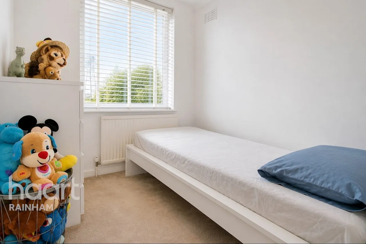 Lambs Lane South, Rainham, RM13, photo 15