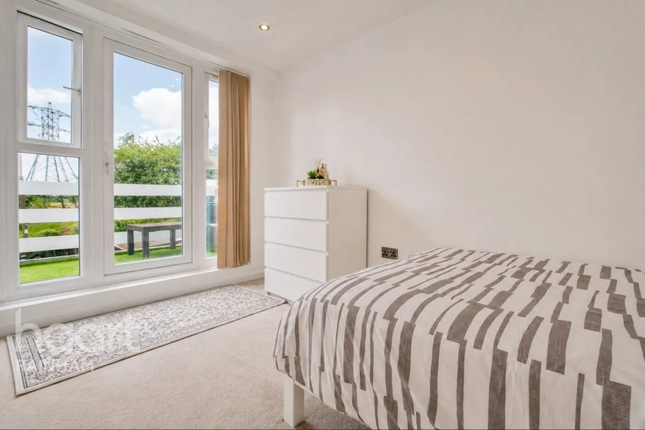Lambs Lane South, Rainham, RM13, photo 12
