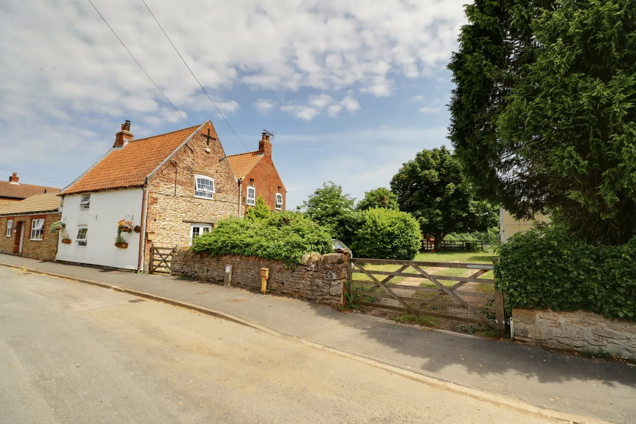 The Old Manor House, Whitton, DN15, photo 3