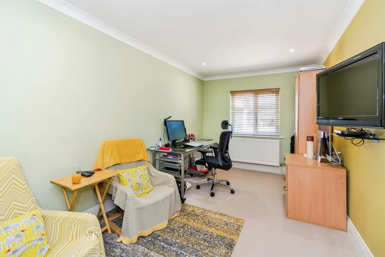 Wayside Road, St. Leonards, BH24, photo 16