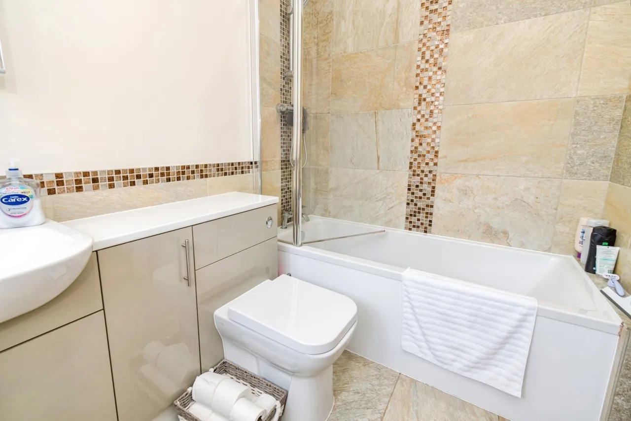 Wayside Road, St. Leonards, BH24, photo 18