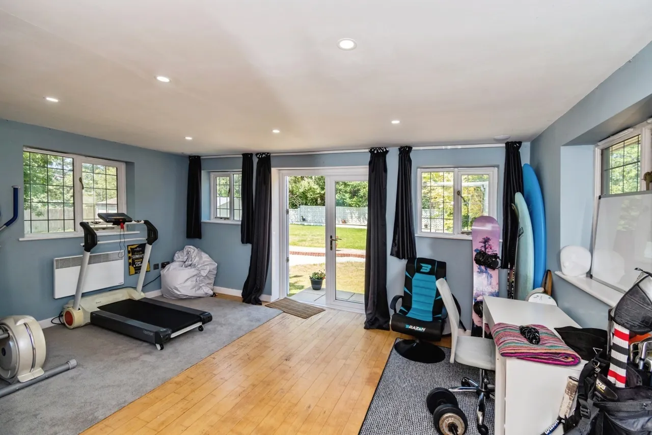 Wayside Road, St. Leonards, BH24, photo 21