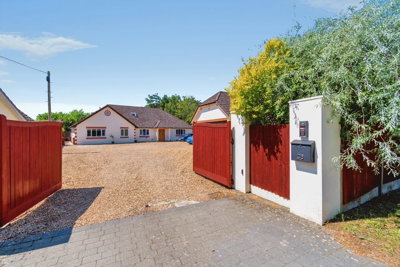 Wayside Road, St. Leonards, BH24, photo 11