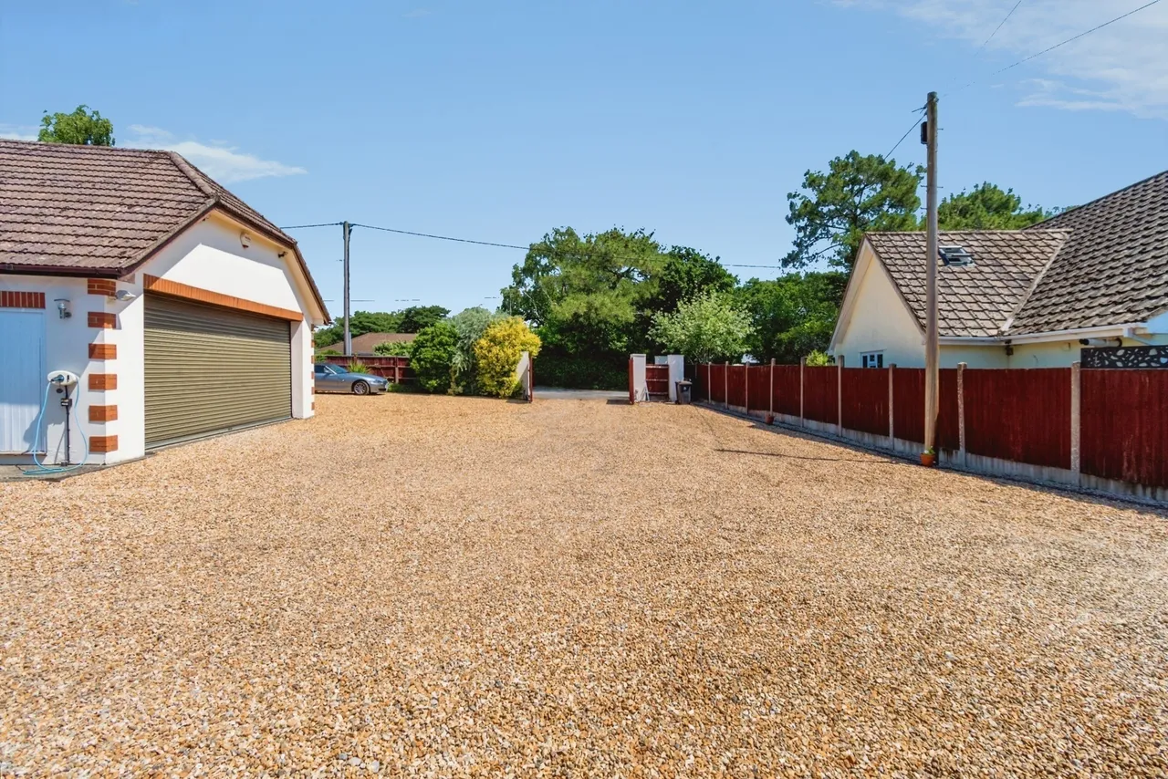 Wayside Road, St. Leonards, BH24, photo 25