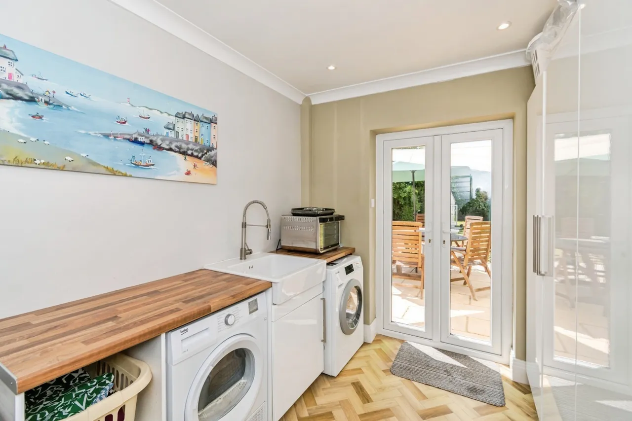 Wayside Road, St. Leonards, BH24, photo 15