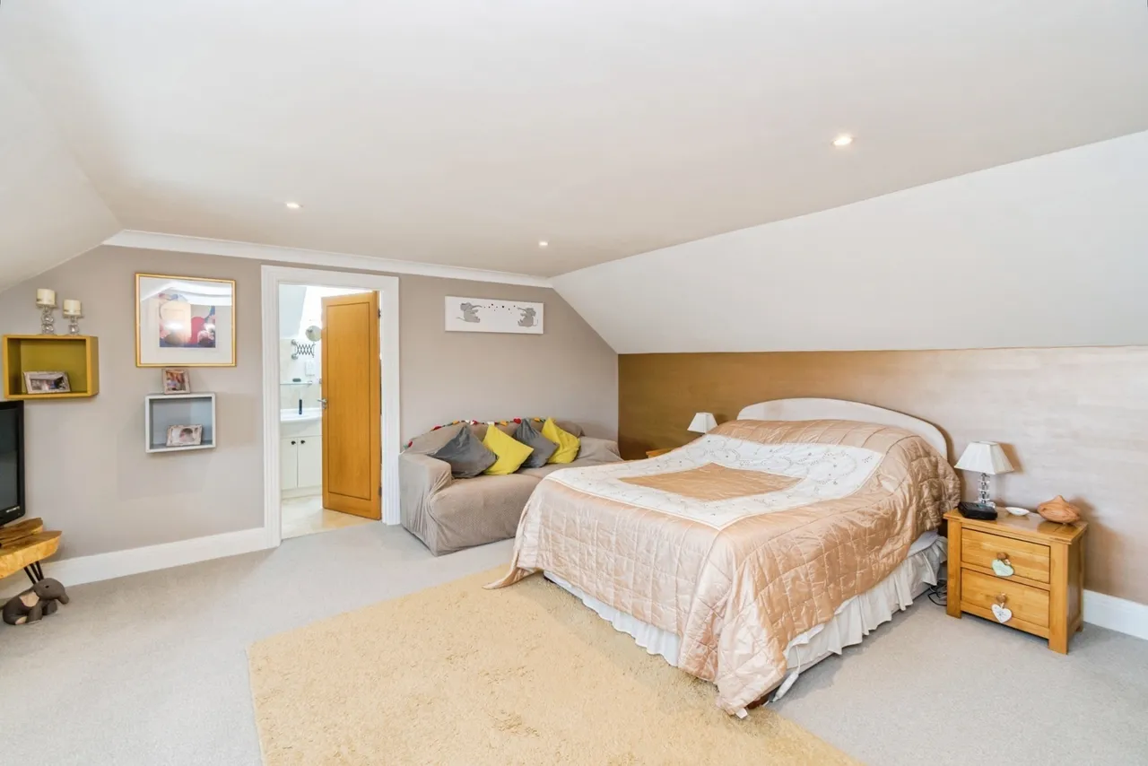 Wayside Road, St. Leonards, BH24, photo 17