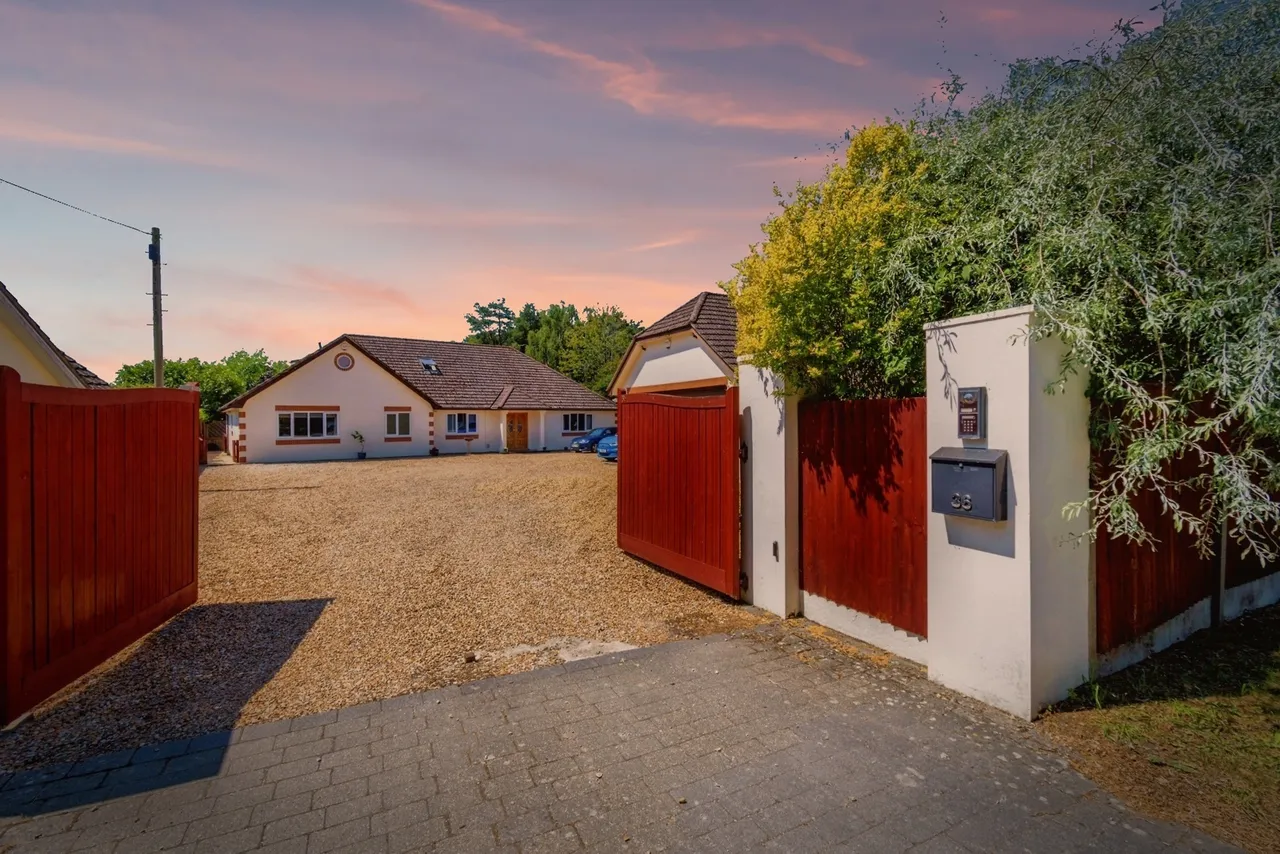 5 bed house for sale, Wayside Road, St. Leonards, BH24