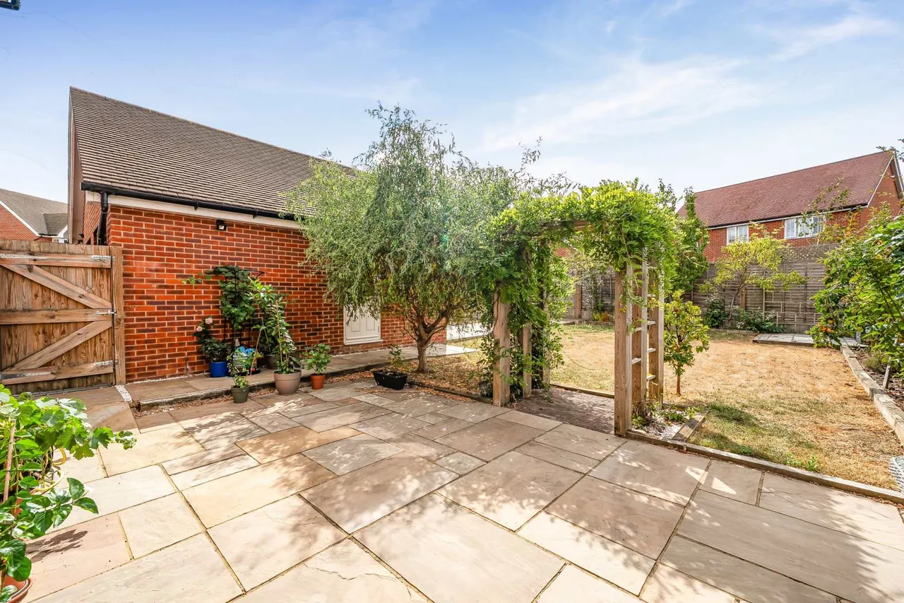 Windmill Crescent, Ashford, Kent, TN27 9DG, photo 18