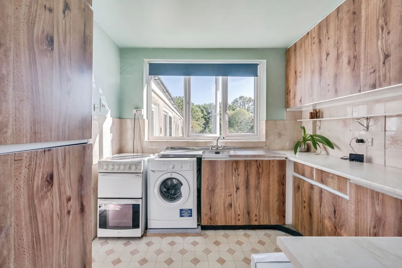 Green Lane, Chessington, KT9, photo 2