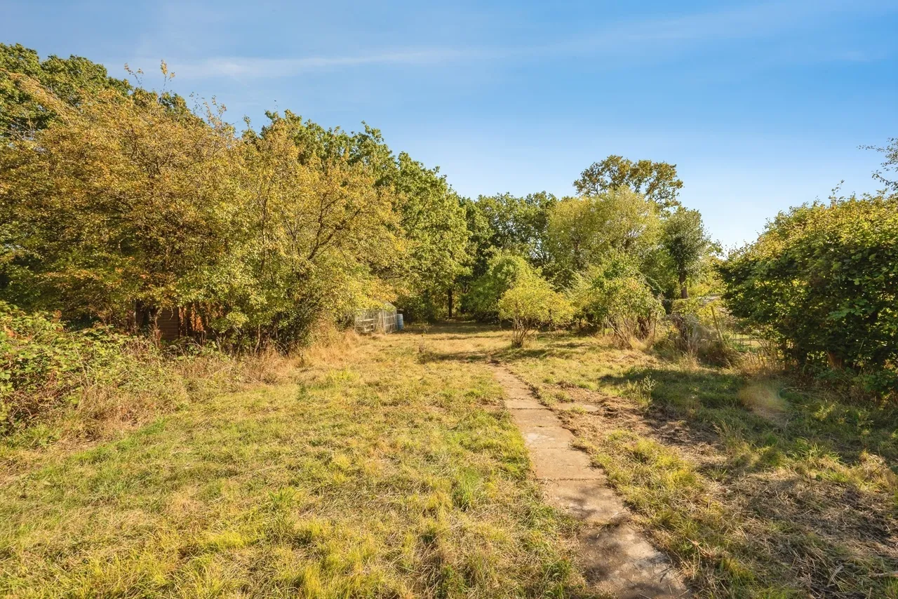 Green Lane, Chessington, KT9, photo 12