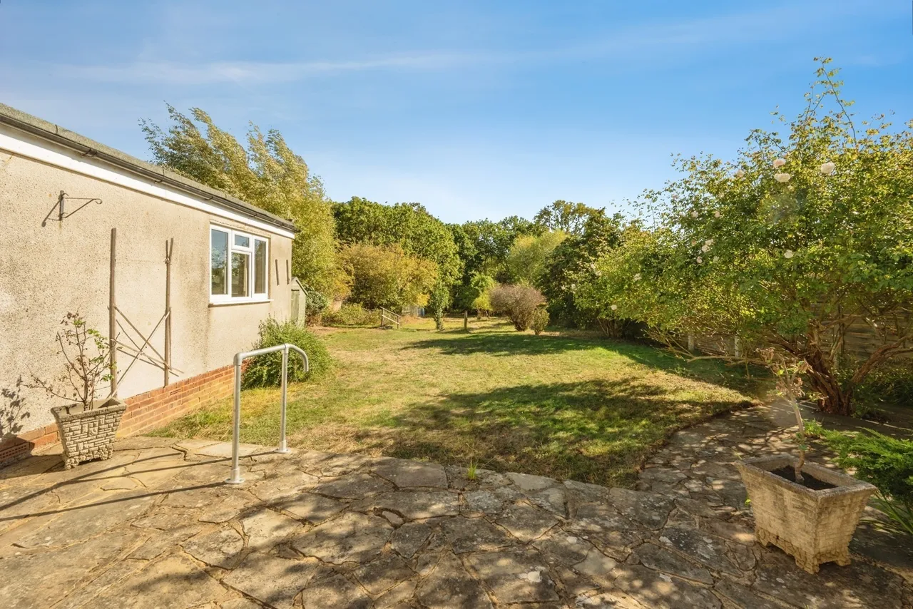 Green Lane, Chessington, KT9, photo 4