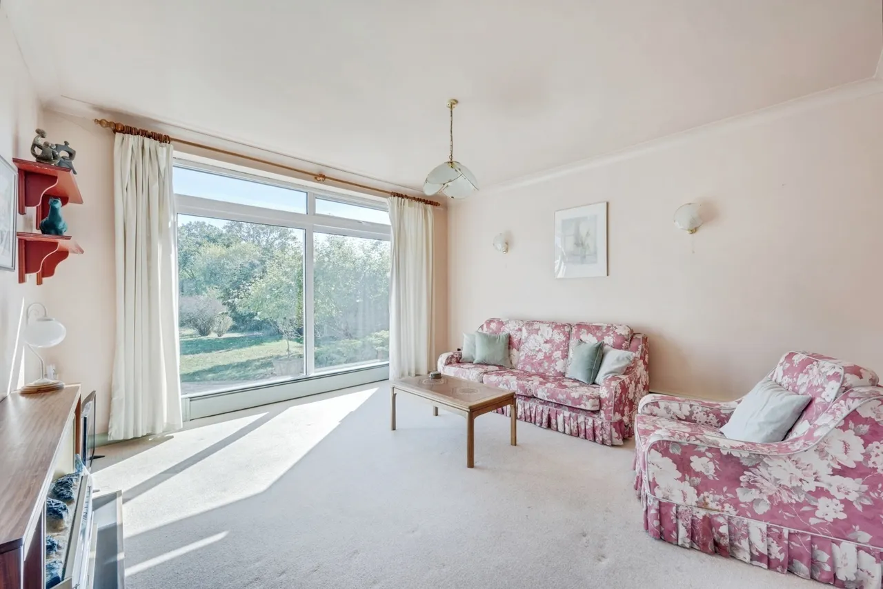 Green Lane, Chessington, KT9, photo 3