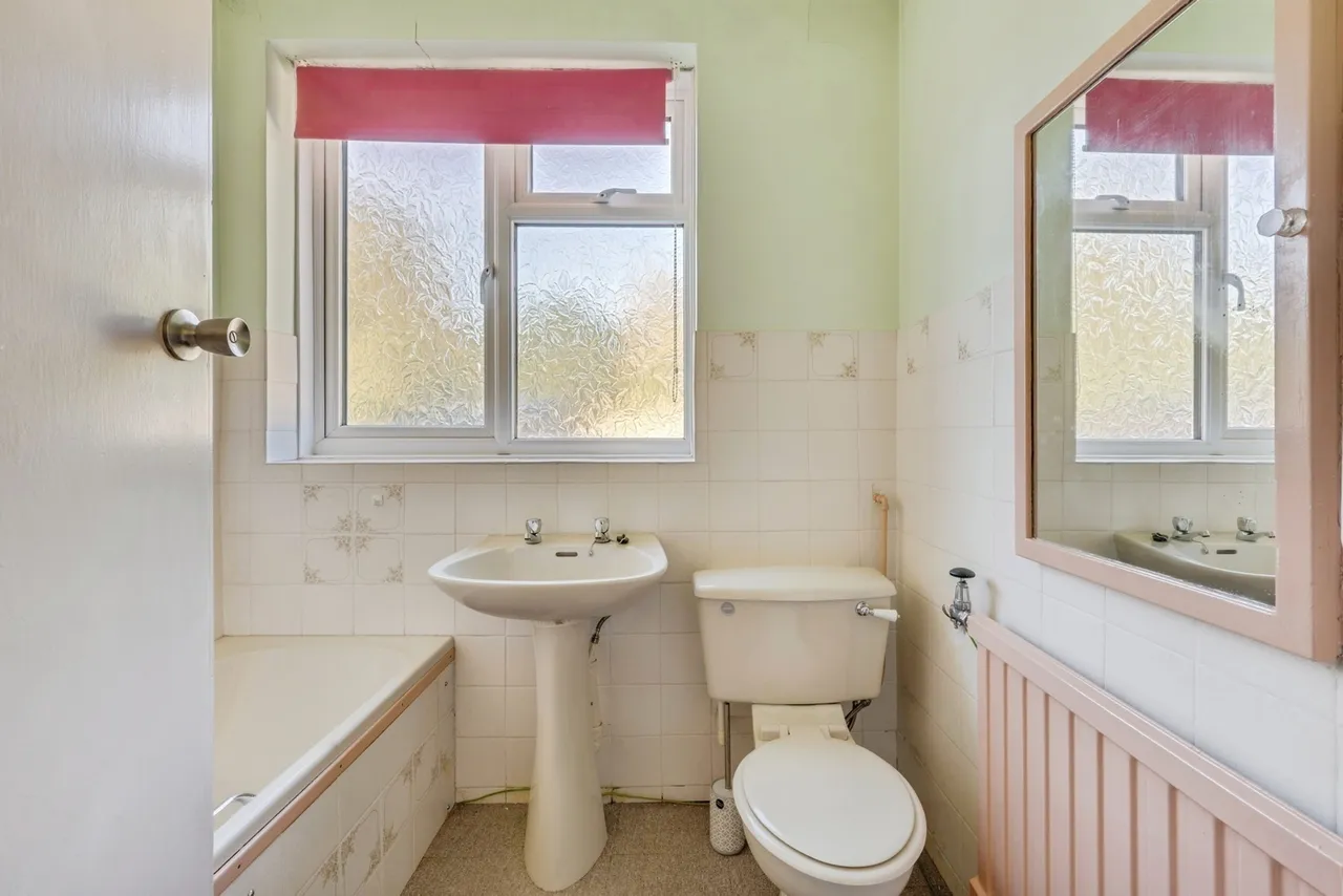 Green Lane, Chessington, KT9, photo 7