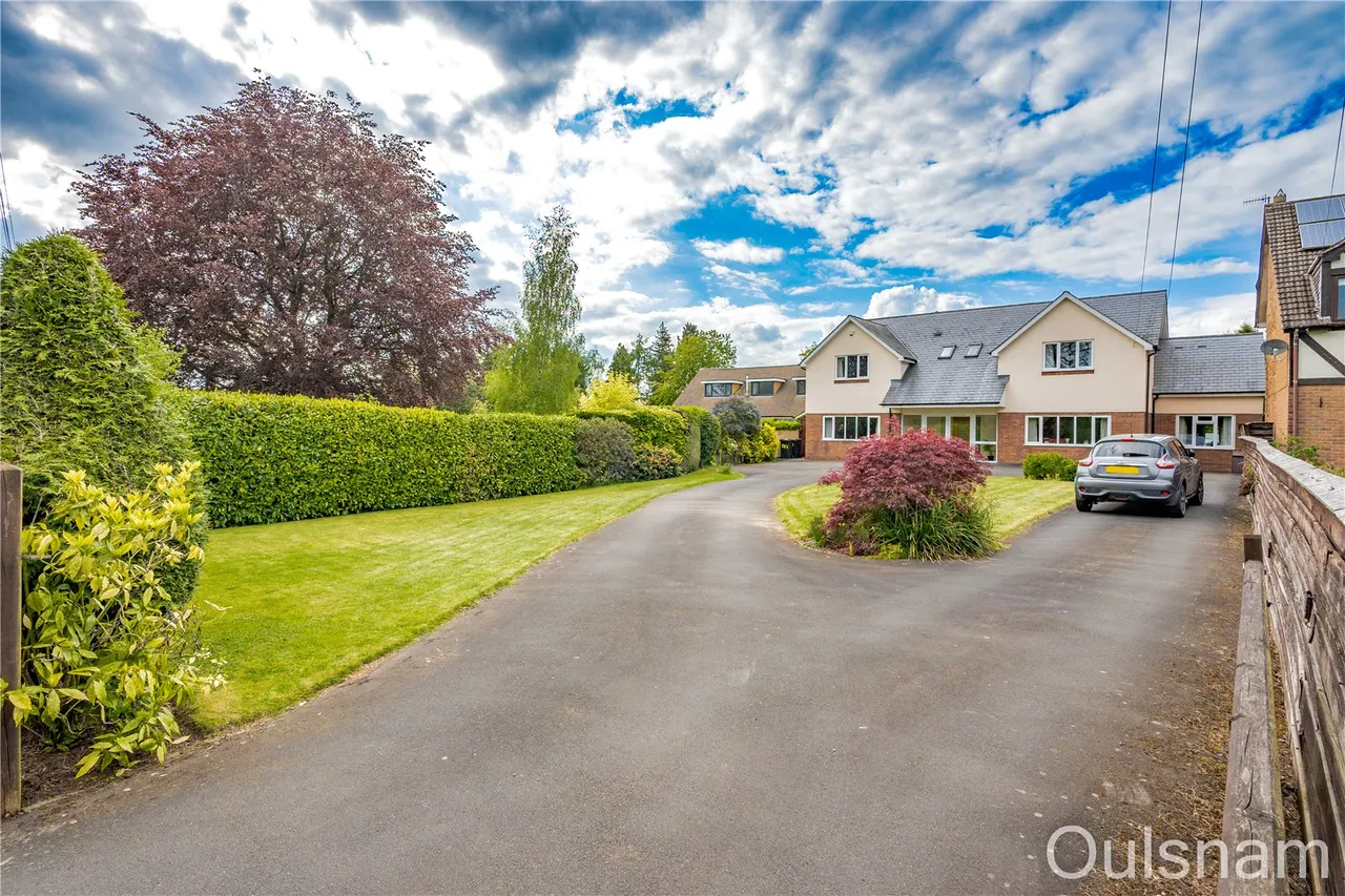 6 bed house for sale — Old Birmingham Road, Marlbrook, Bromsgrove, Worcestershire, B60 1HQ