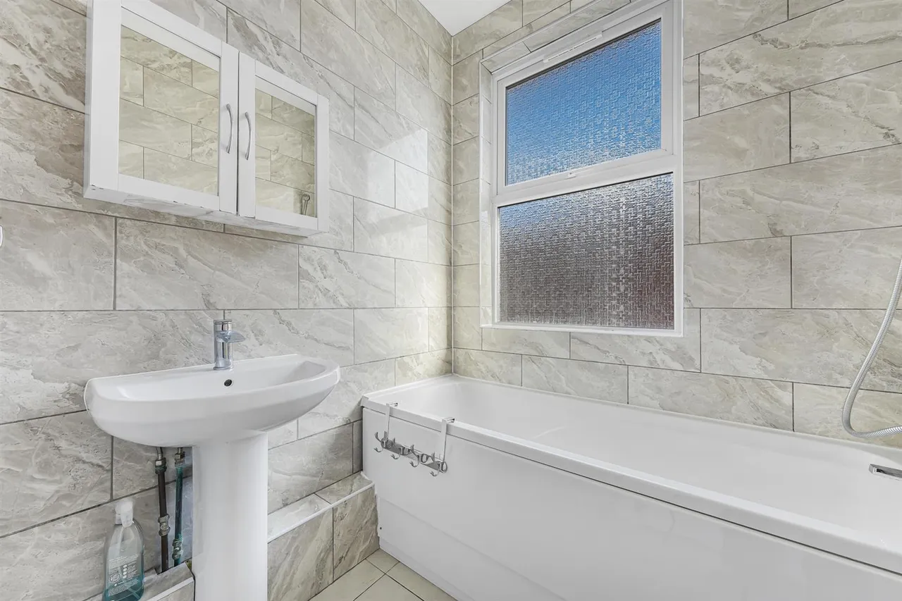 Station Road, North Chingford, E4, photo 12