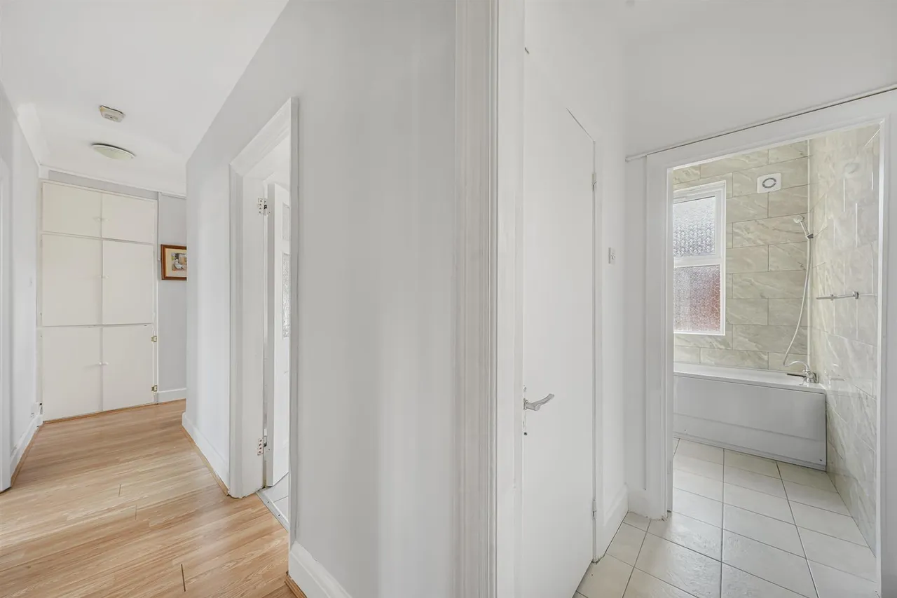 Station Road, North Chingford, E4, photo 13
