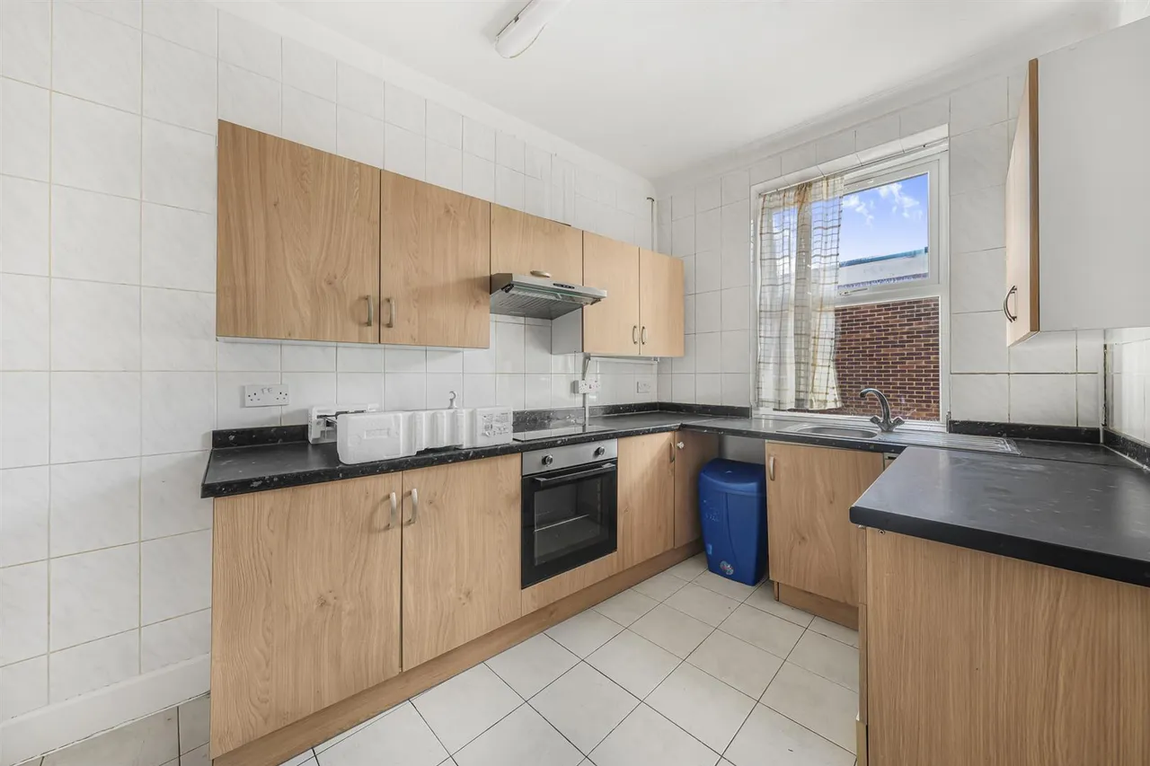 Station Road, North Chingford, E4, photo 6