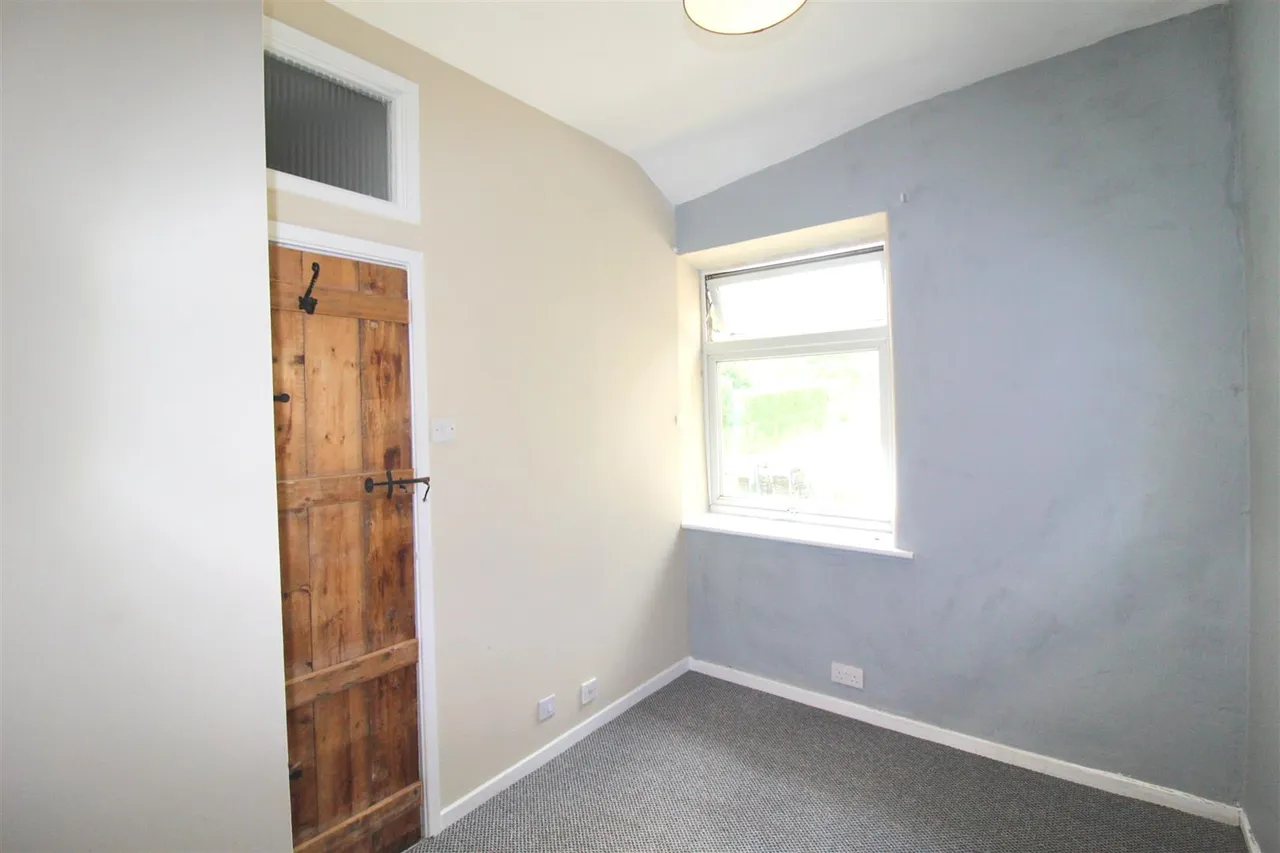 Bank Gate, Broadbottom, SK14, photo 8
