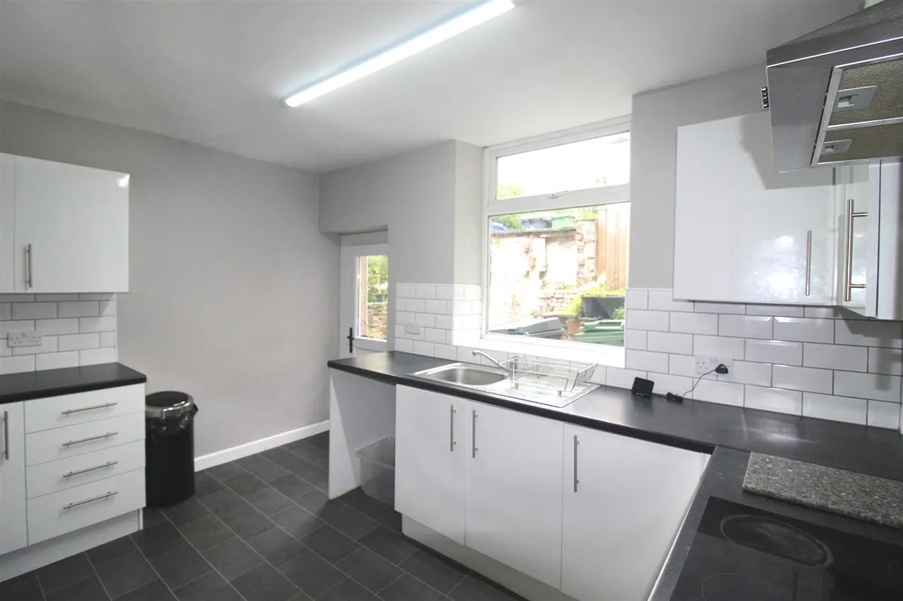 Bank Gate, Broadbottom, SK14, photo 5