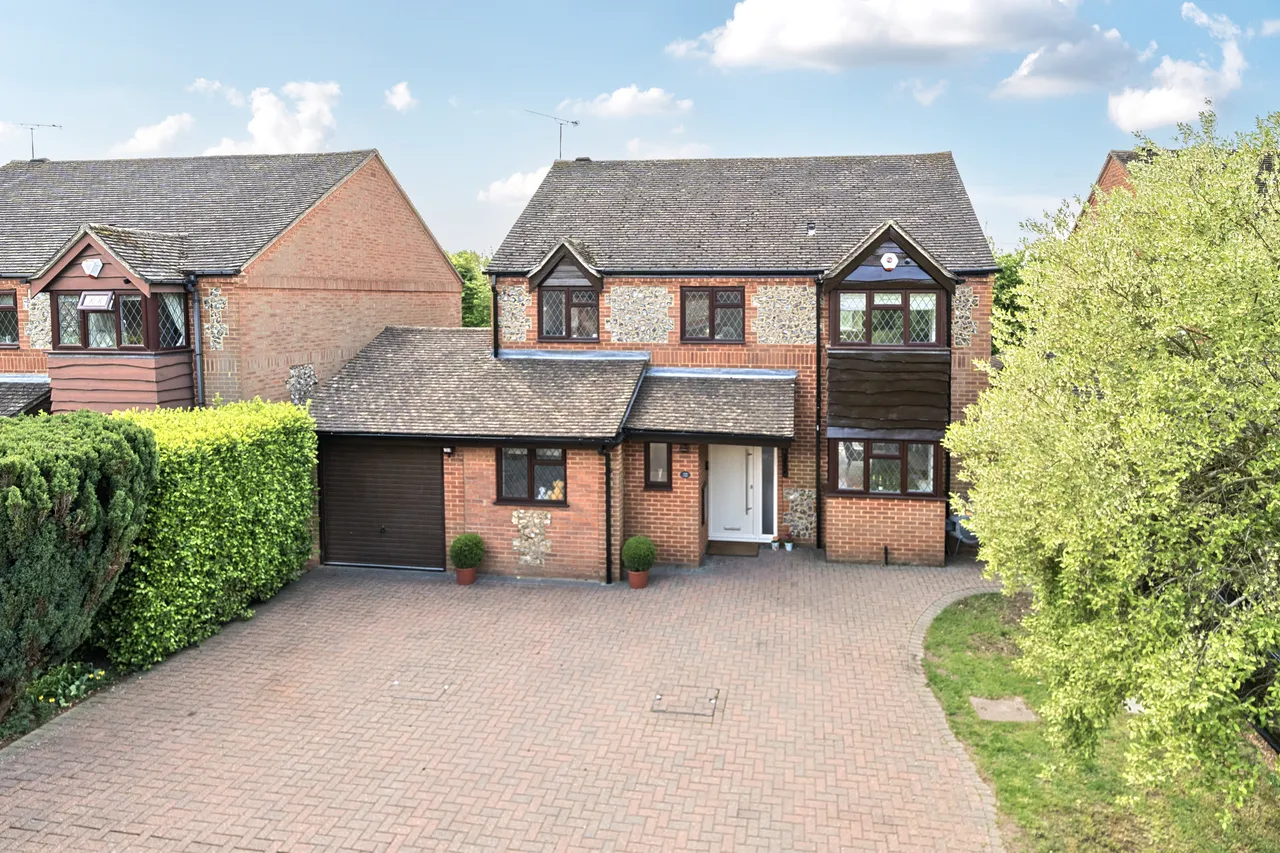 4 bed house for sale, Burrows Close, Penn, HP10