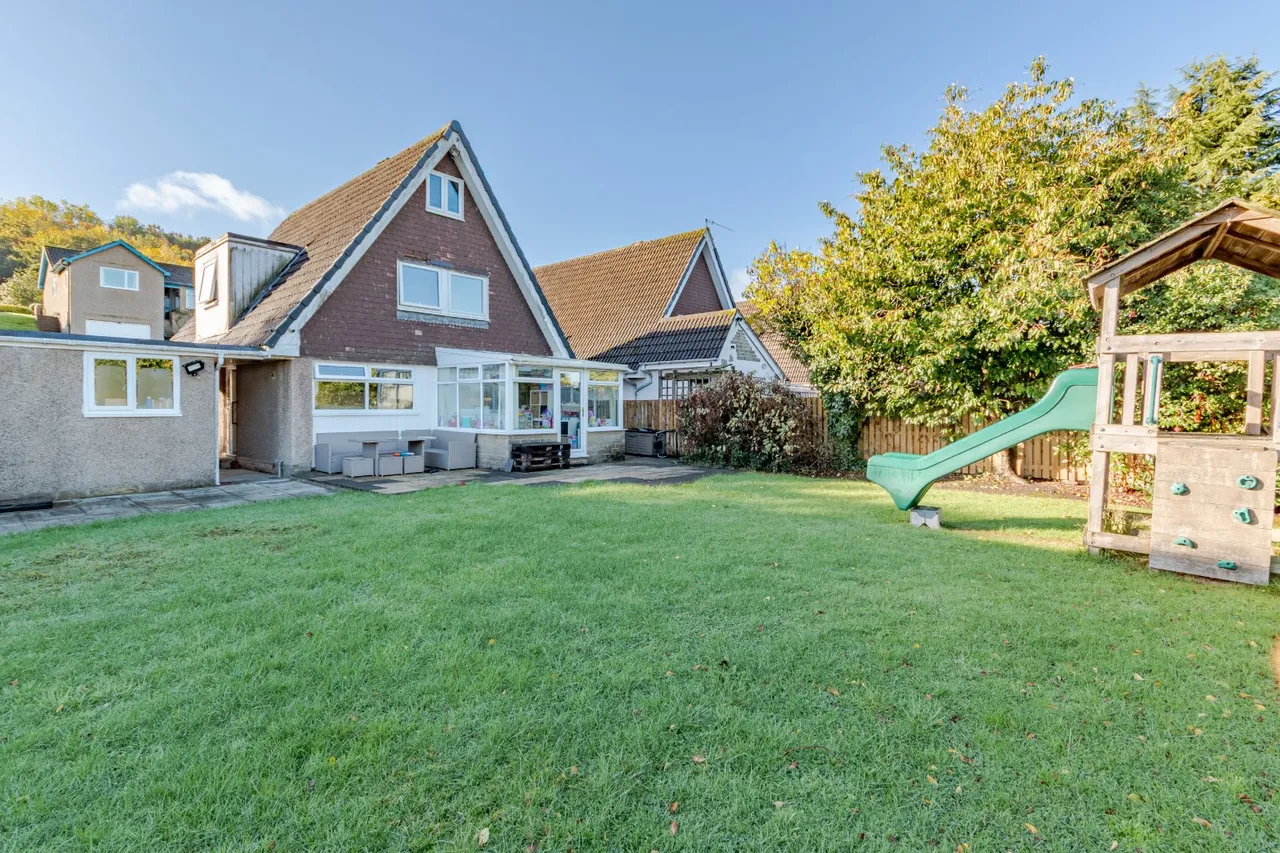 Moorhead Crescent, Shipley, BD18, photo 21