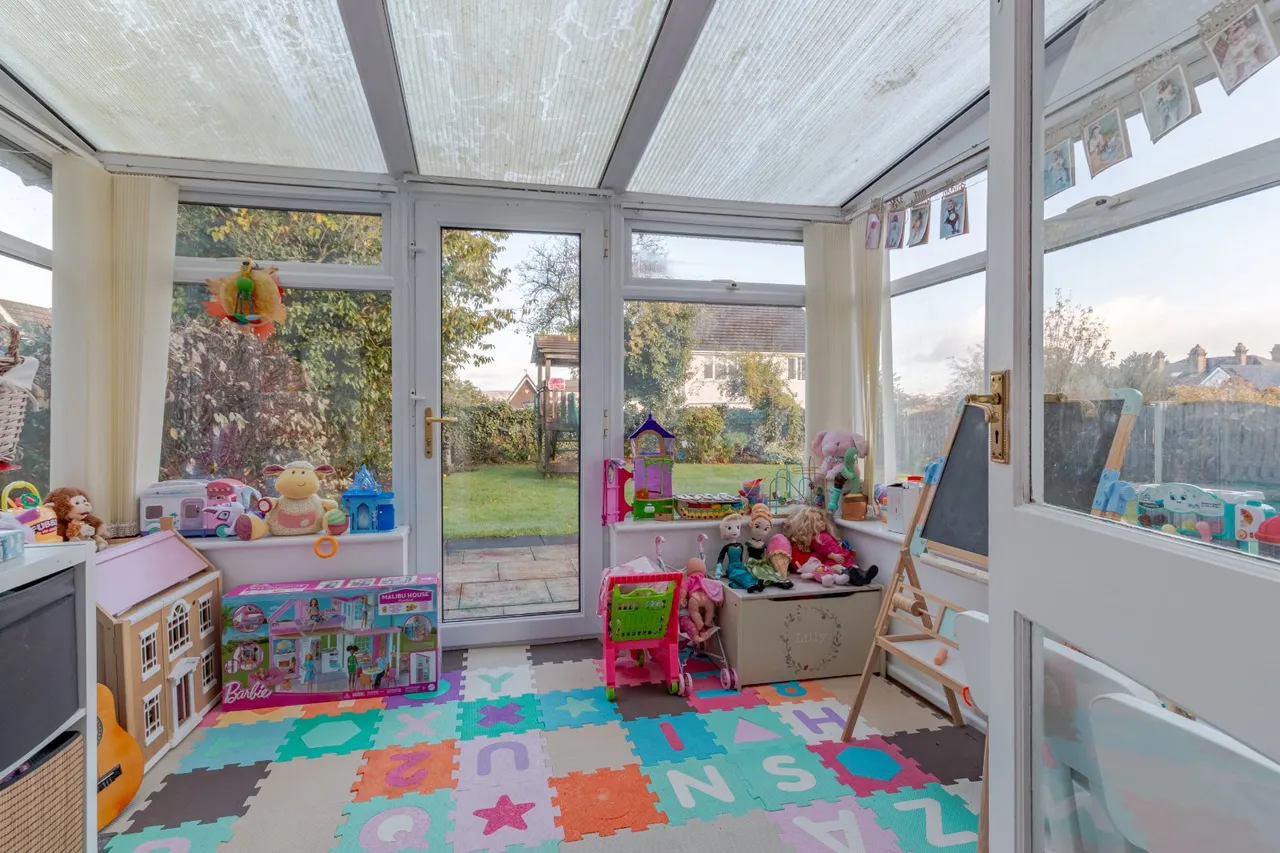 Moorhead Crescent, Shipley, BD18, photo 12