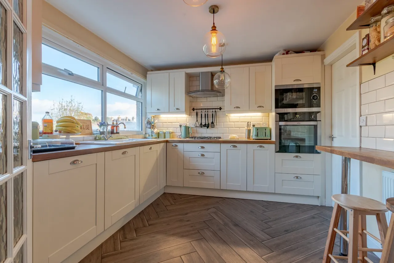 Moorhead Crescent, Shipley, BD18, photo 3