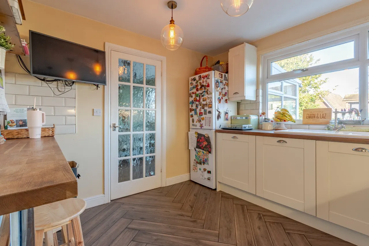 Moorhead Crescent, Shipley, BD18, photo 4