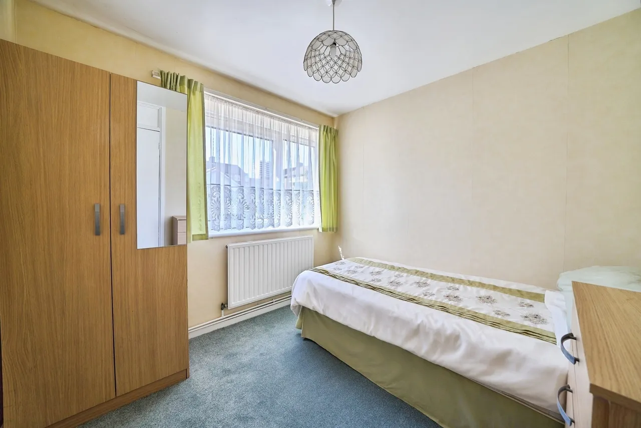 Great Eastern Road, London, E15, photo 15