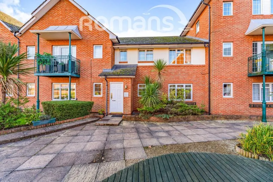 2 bed flat to rent, Knights Place, Windsor, SL4