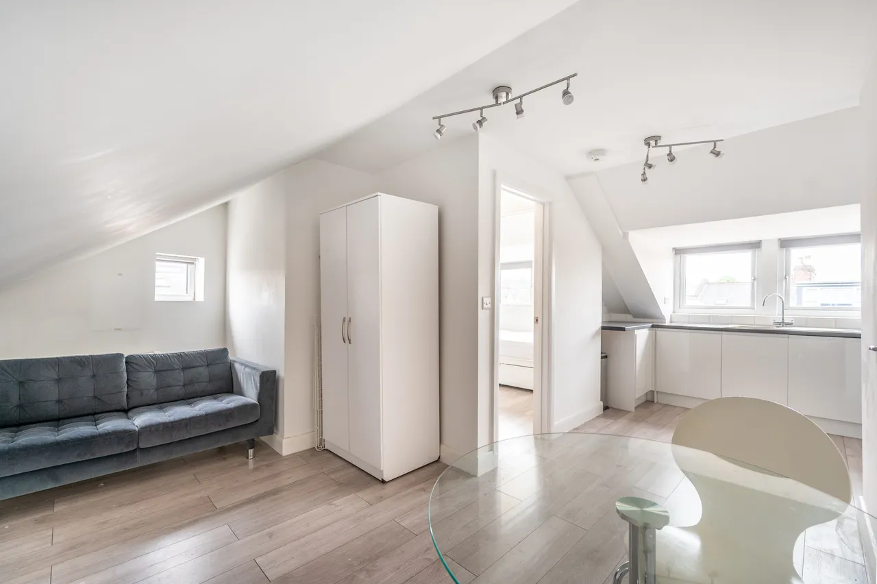 Flat 3, 168a Chapter Road, London, photo 6
