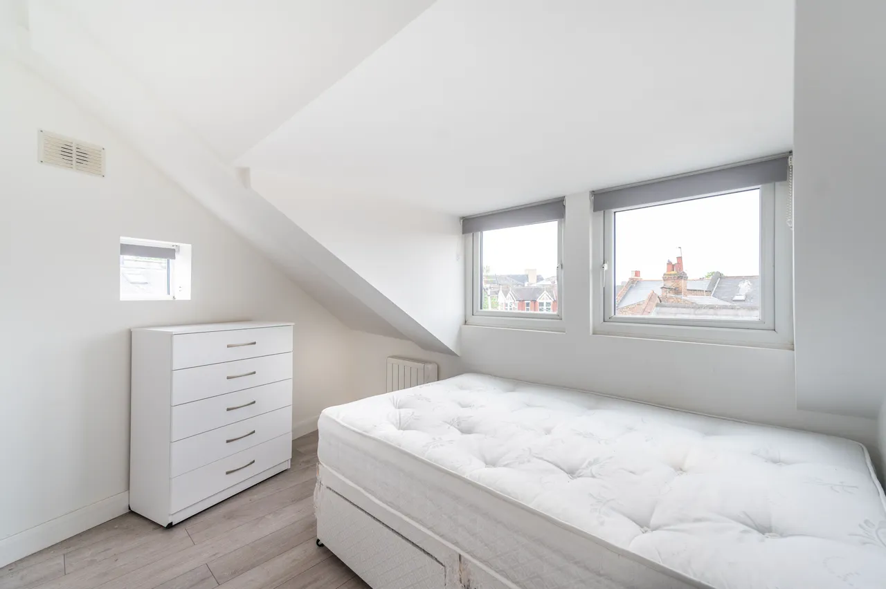 Flat 3, 168a Chapter Road, London, photo 3
