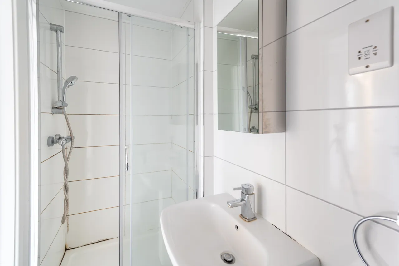 Flat 3, 168a Chapter Road, London, photo 5