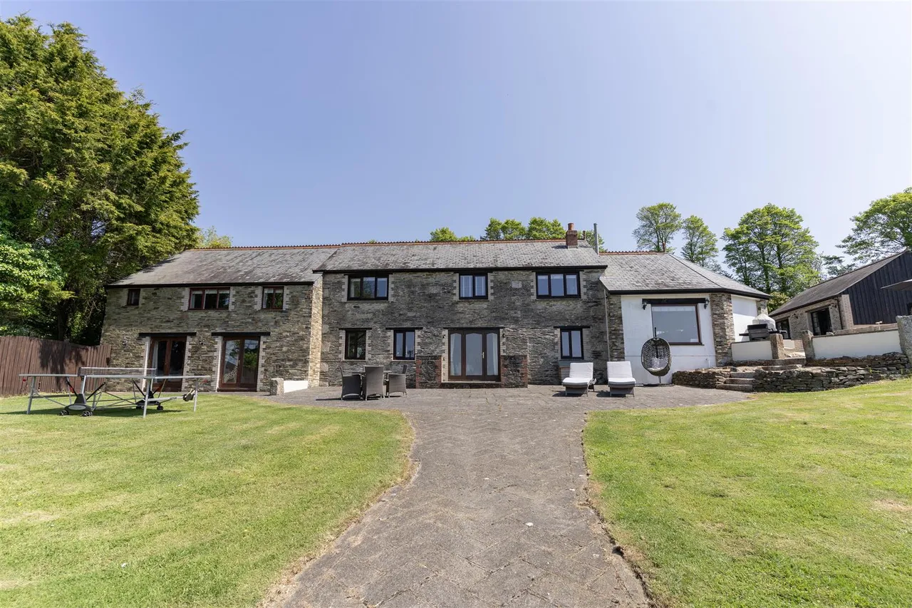 Lombard, Lanteglos, photo 2