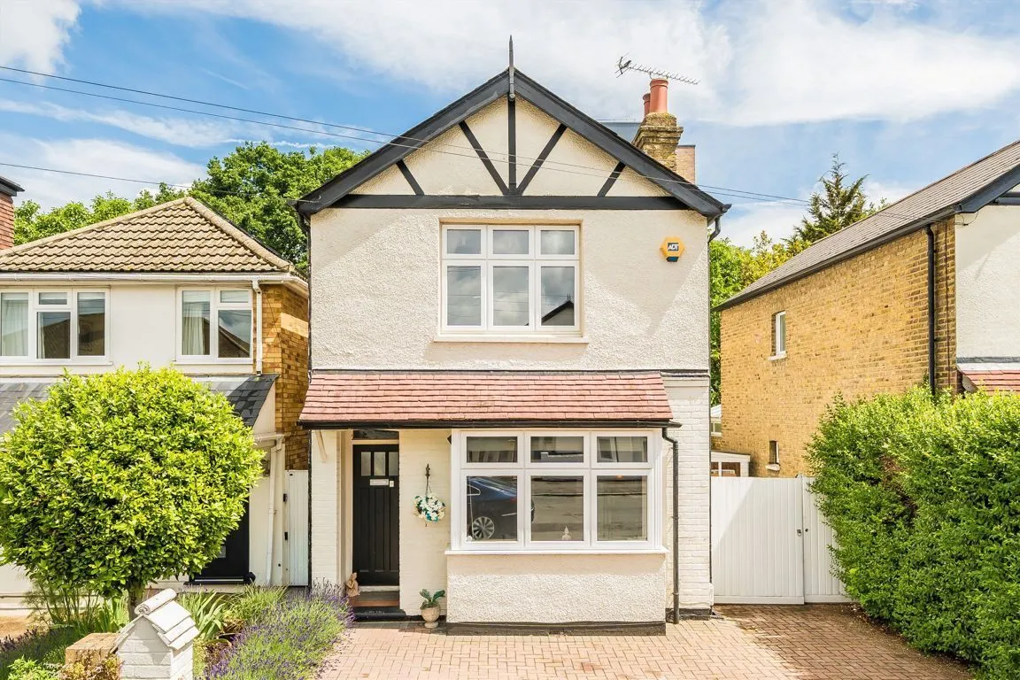 4 bed house for sale, Dudley Road, Walton-on-Thames, KT12