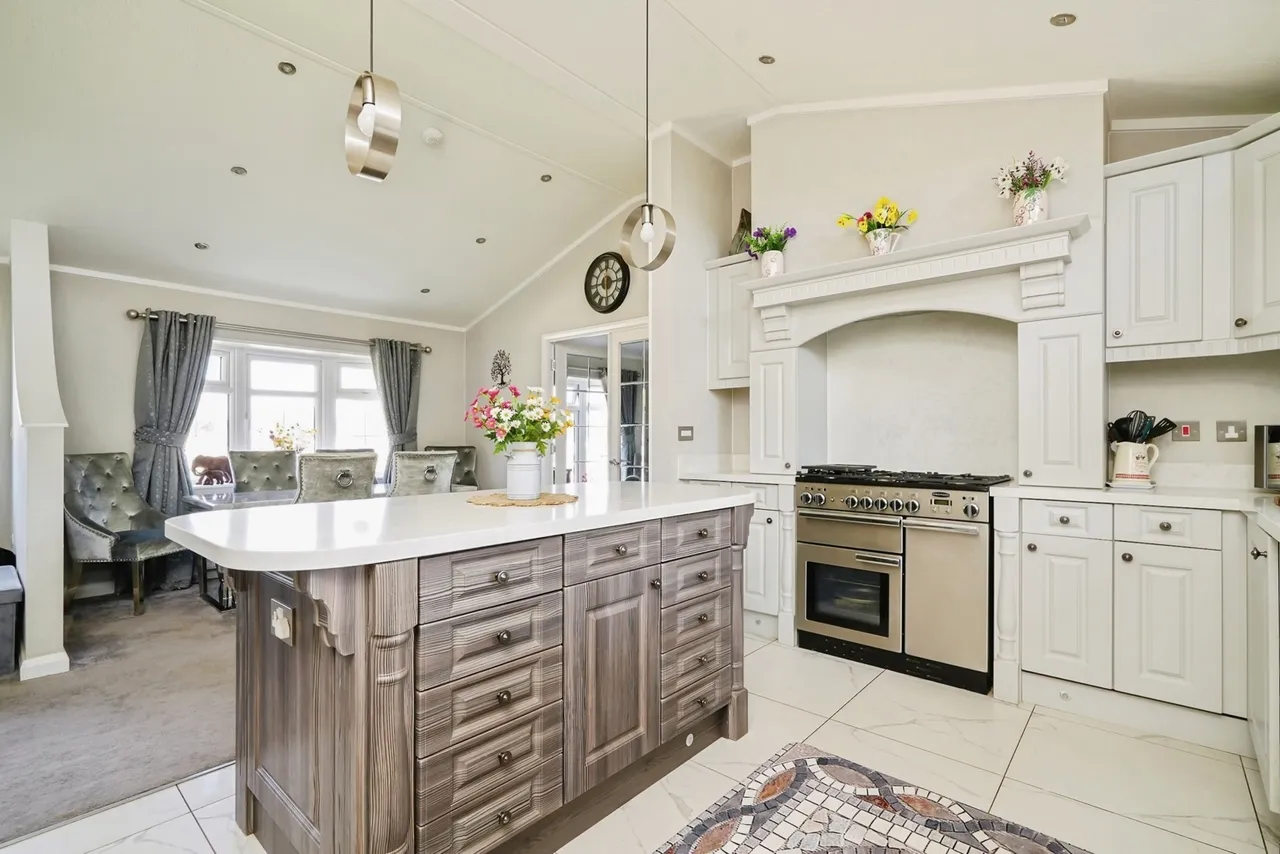 Heathfield Park, Bletchingdon, Kidlington, Oxfordshire, OX5, photo 2
