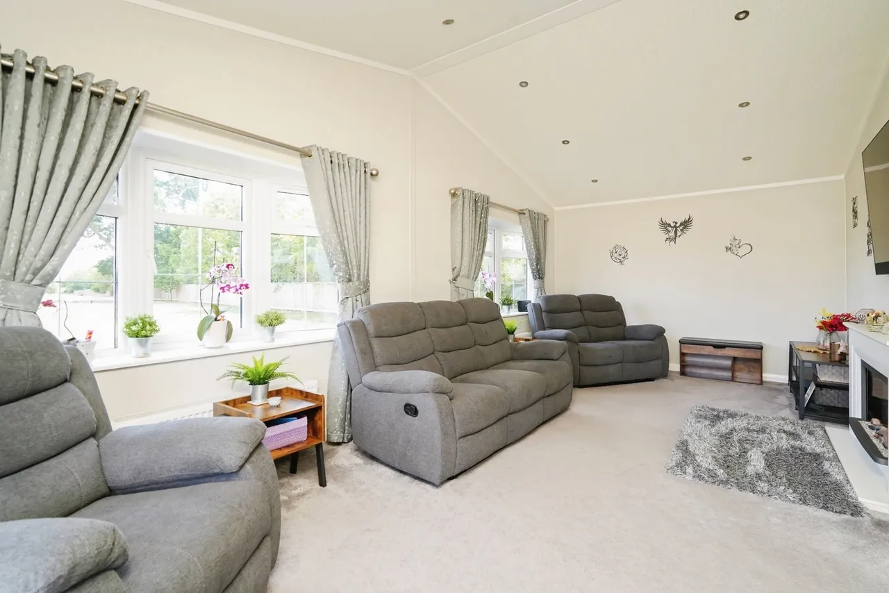 Heathfield Park, Bletchingdon, Kidlington, Oxfordshire, OX5, photo 5