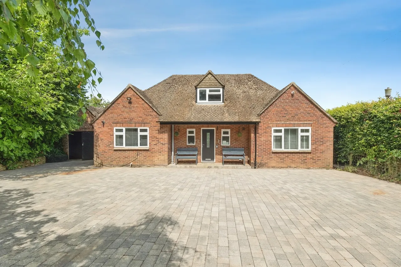 3 bed house for sale — Upper Paradise, Kings Sutton, Banbury