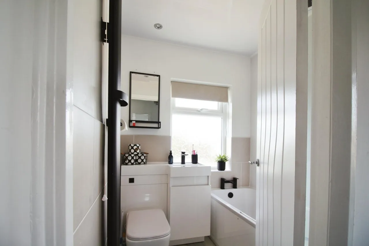Silcoates Lane, Wakefield, WF2, photo 15