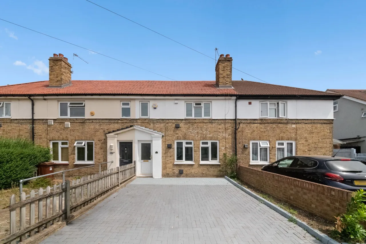 3 bed house for sale, Barrack Road, Hounslow, TW4