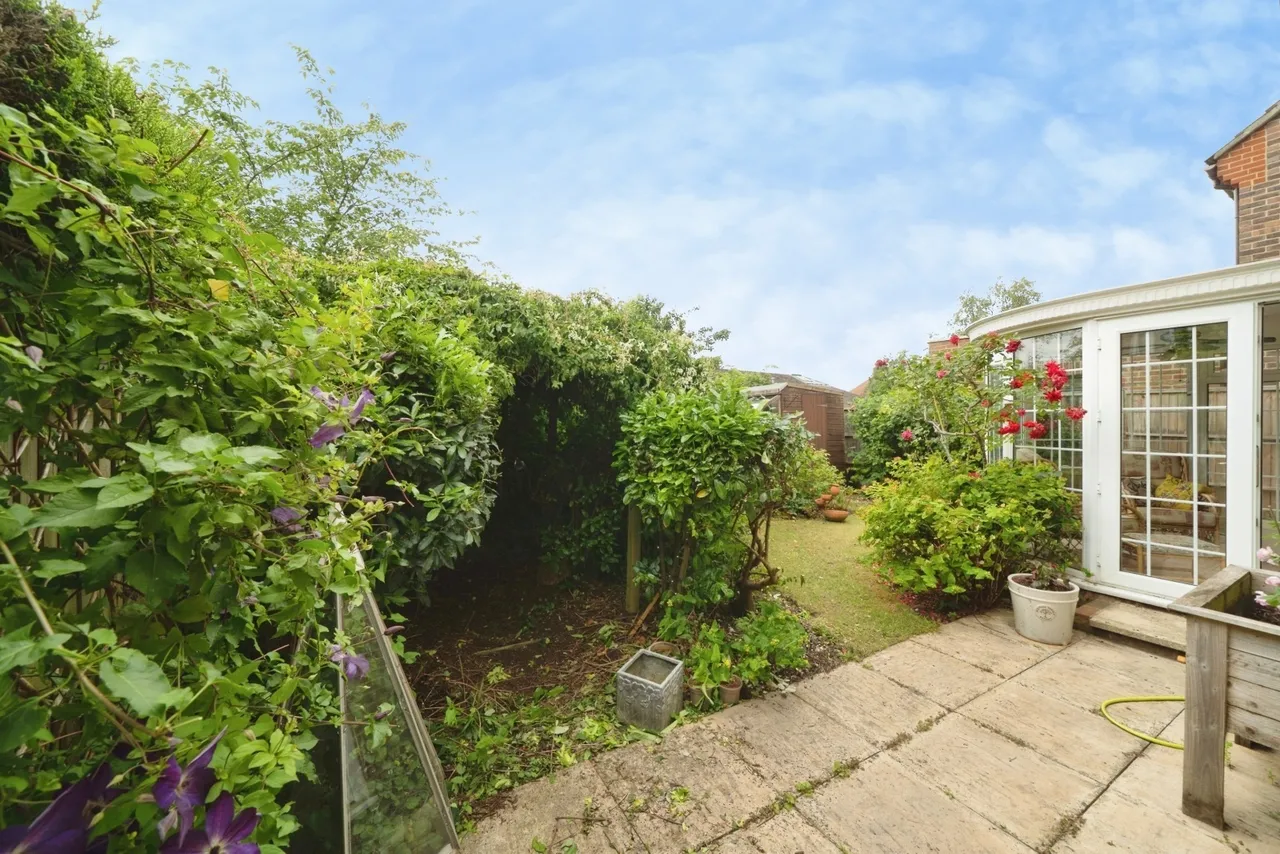 Falcon Wood, Leatherhead, KT22, photo 12