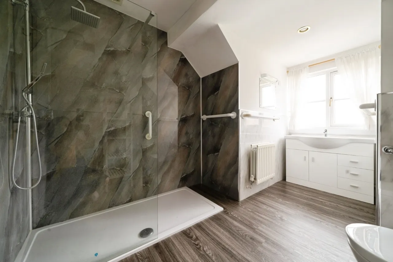 Falcon Wood, Leatherhead, KT22, photo 14