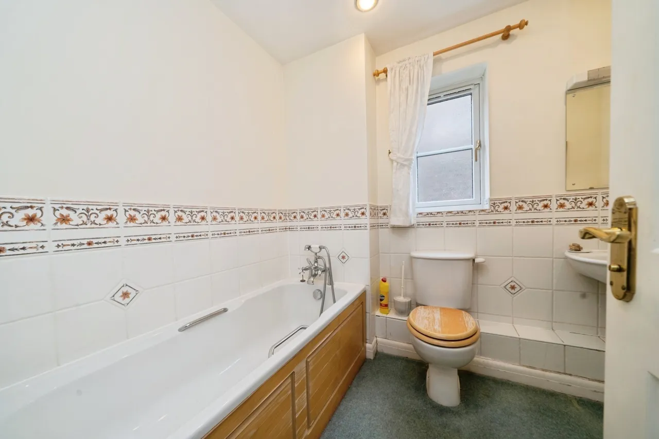 Falcon Wood, Leatherhead, KT22, photo 17