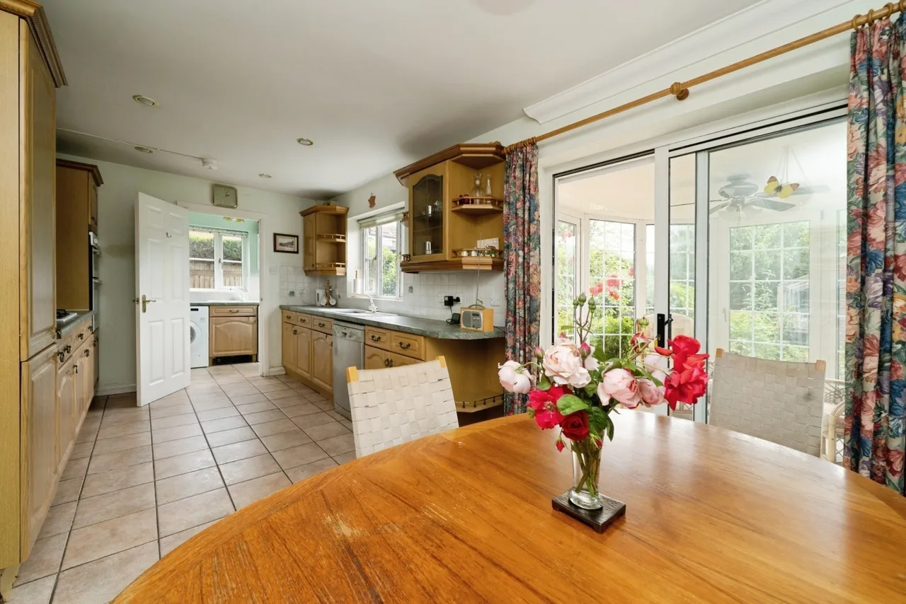 Falcon Wood, Leatherhead, KT22, photo 4