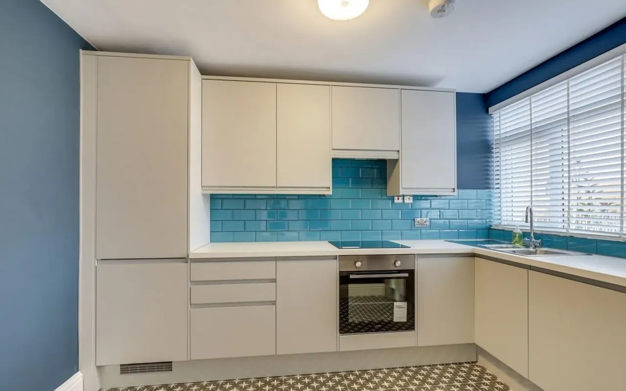 Stoneleigh Broadway, Epsom, KT17, photo 6