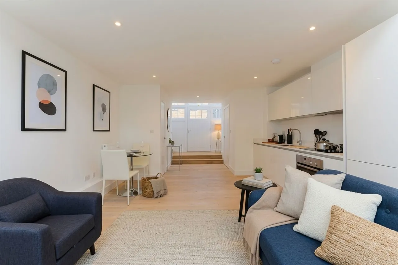 Clyde Square, Severn Court, E14, photo 6