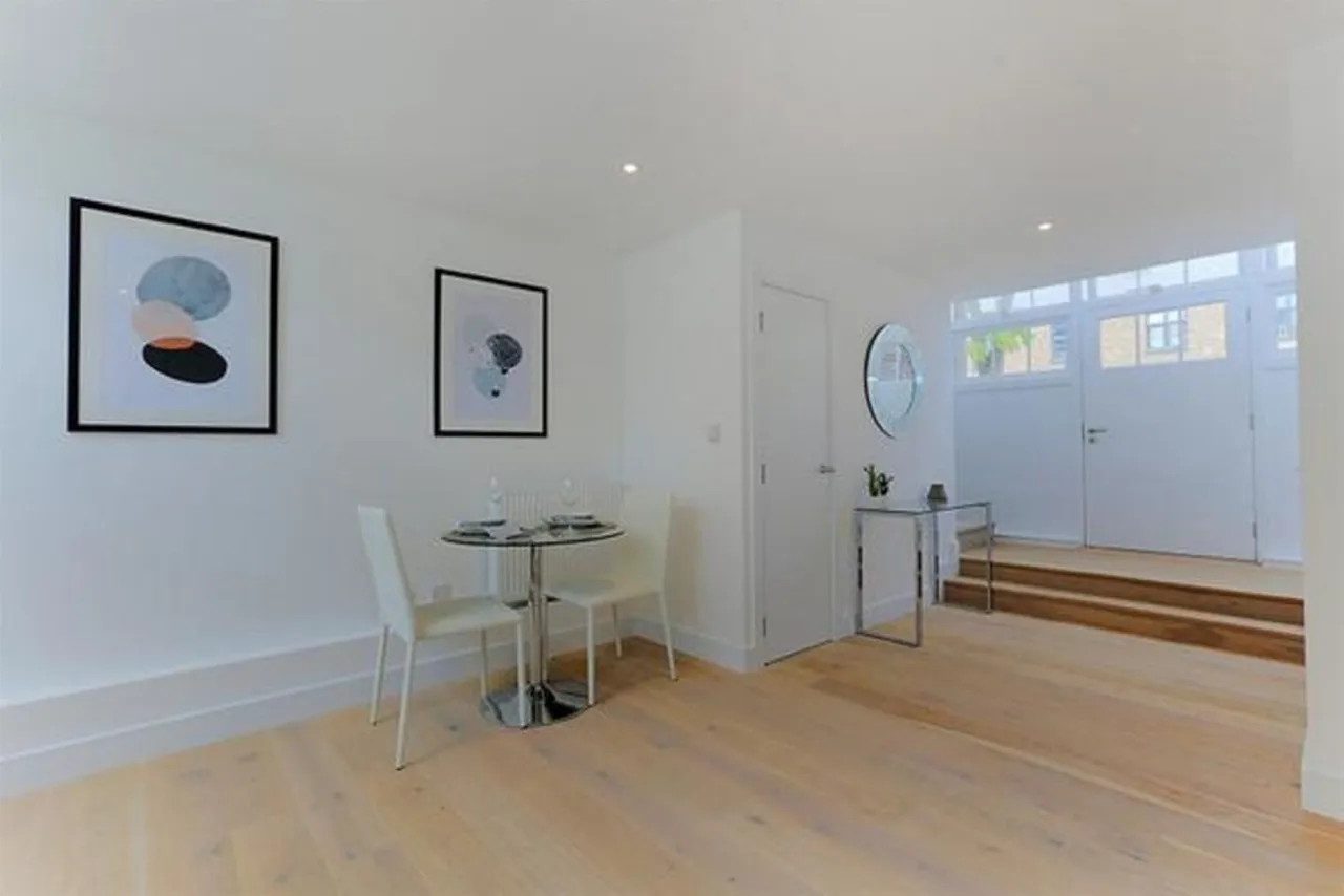 Clyde Square, Severn Court, E14, photo 8