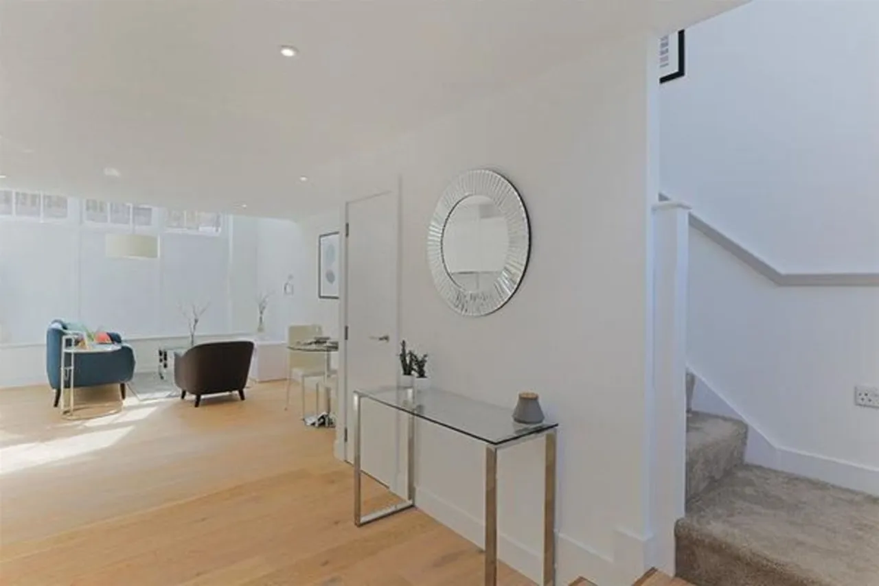 Clyde Square, Severn Court, E14, photo 5