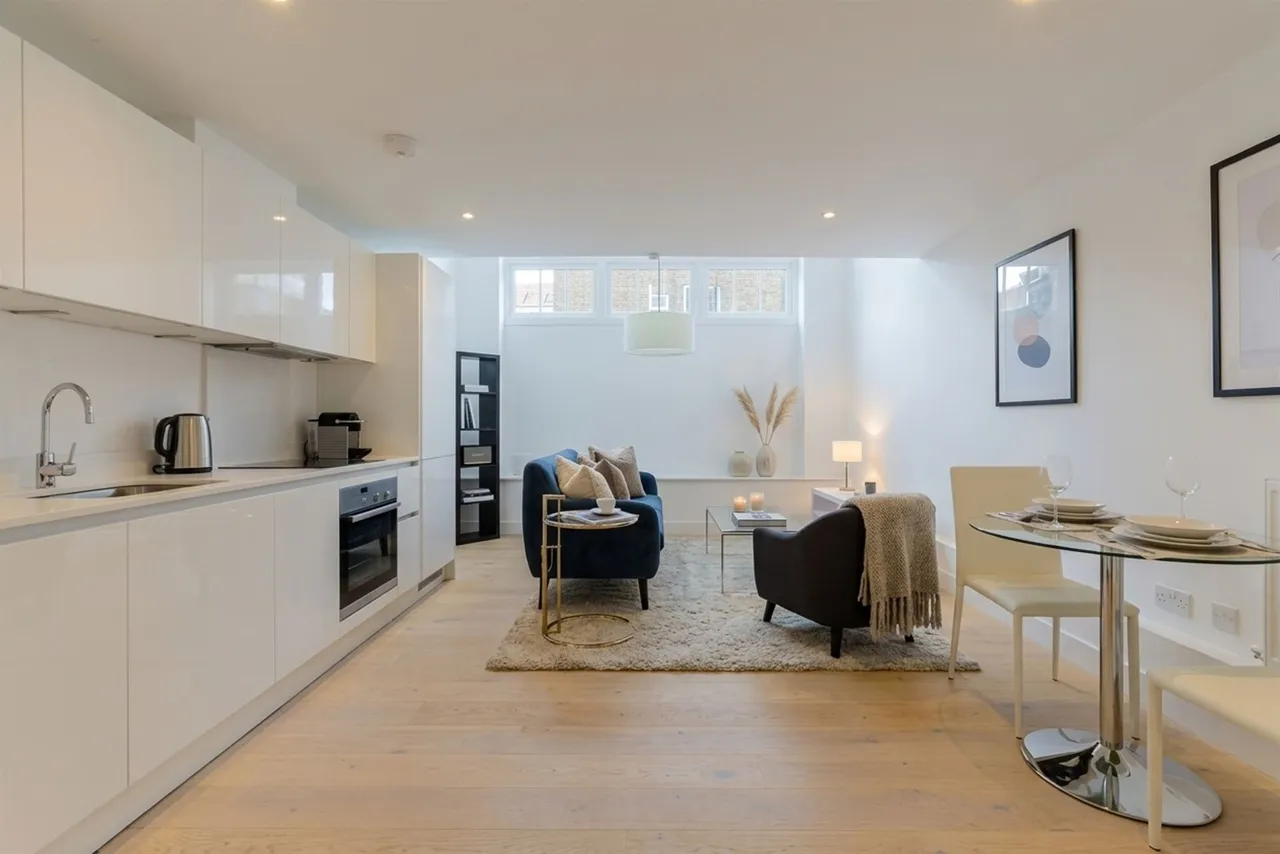 Clyde Square, Severn Court, E14, photo 9